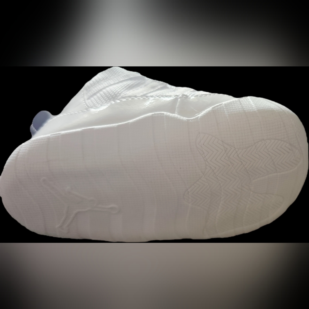 Jordan 11 Crib Bootie (Size 4c) - Picture 4 of 4